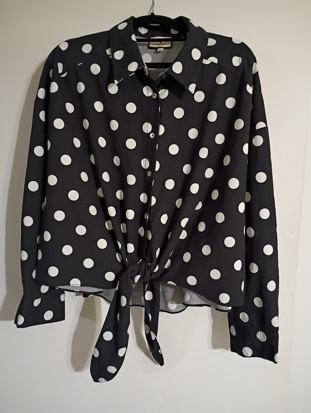 Tuckernuck Black & White Polka Dot Button Up Tie-Front Blouse XXL